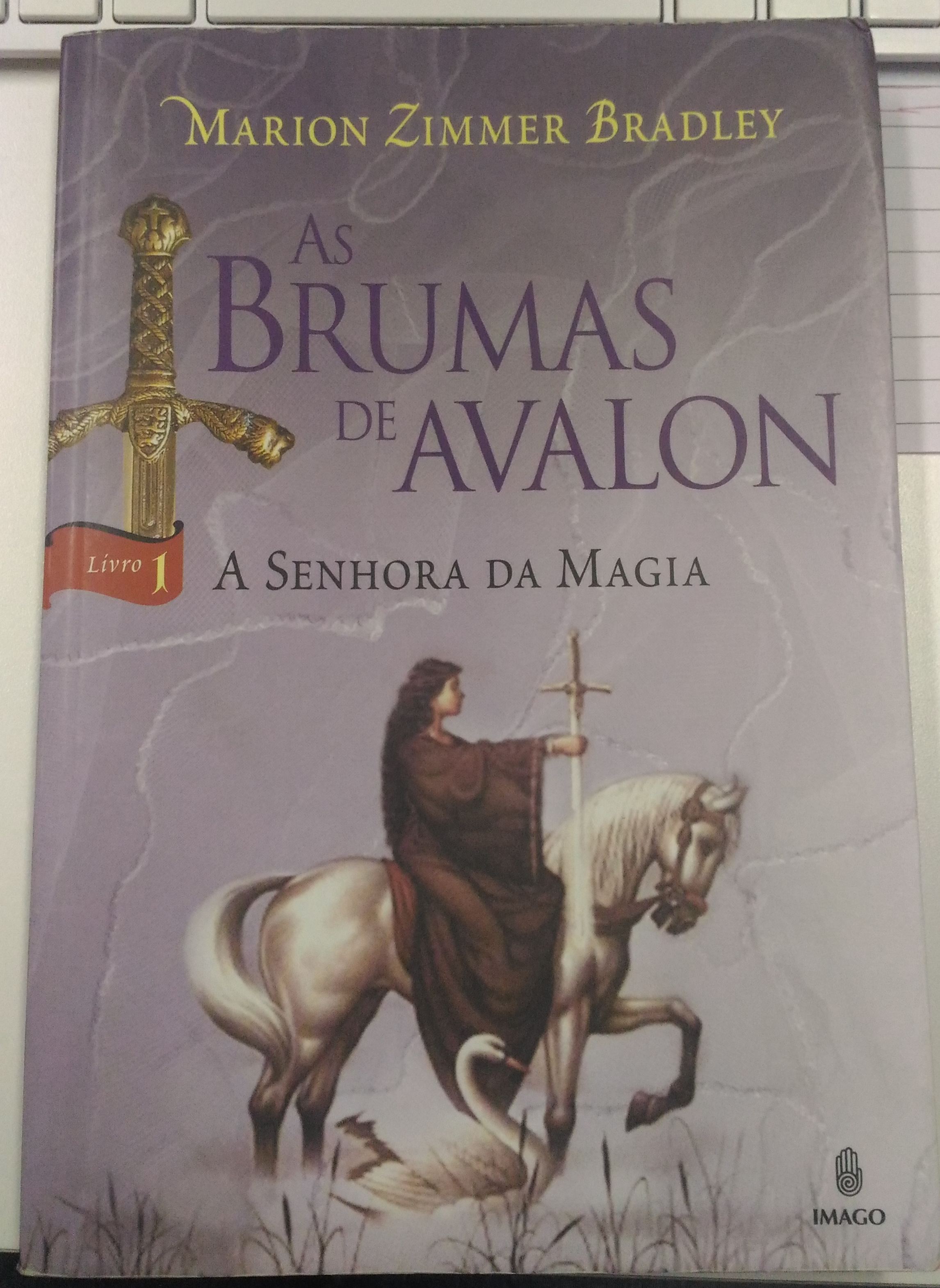 Capa - Livro 1 - As Brumas de Avalon - A Senhora da Magia